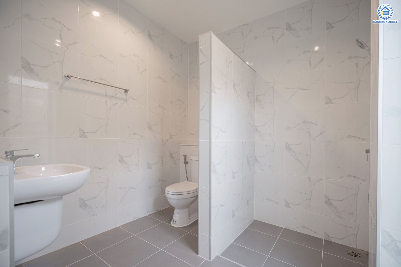 บ้านมือสองตกแต่งใหม่ โครงการ มณีรินทร์พาร์ค รัตนาธิเบศร์-ท่าอิฐ หลังมุม แบรนด์ Property Perfect เนื้อที่ 74.10 ตร.ว. ฟังก์ชัน 3 ห้องนอน 3 ห้องน้ำ 1 ห้องอเนกประสงค์ จอดรถได้ 2 คัน บนทำเลศักยภาพ เชื่อมต่อทั้ง ถนนรัตนาธิเบศร์ และถนนราชพฤกษ์ ใจกลาง 2 เซ็นทรัลฯ ใกล้ทางด่วน "งามวงศ์วาน" และรถไฟฟ้า "สถานีบางรักน้อยท่าอิฐ"